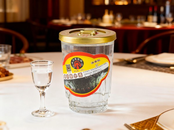 洞藏小口杯8元每瓶，一箱40个